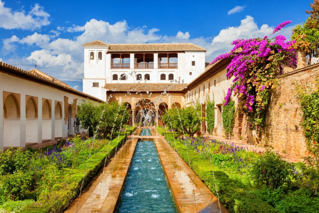Jardins du palais de l'Alhambra à Grenade, Espagne