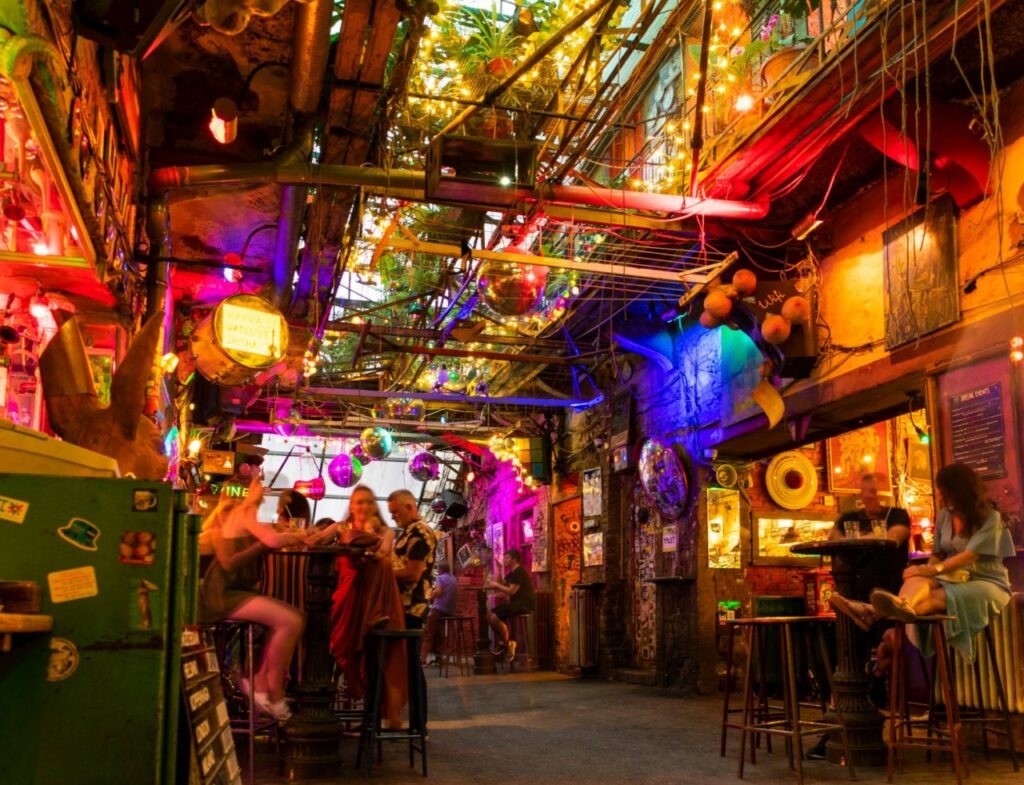 Szimpla Kert, le "bar à ruines" le plus célèbre de Budapest