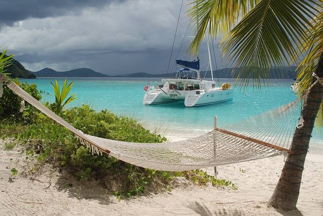 Location de catamaran et conditions de navigation : quelle période privilégier pour un séjour aux Antilles ?