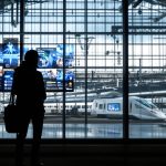 voyageur_gare_train_lumineux