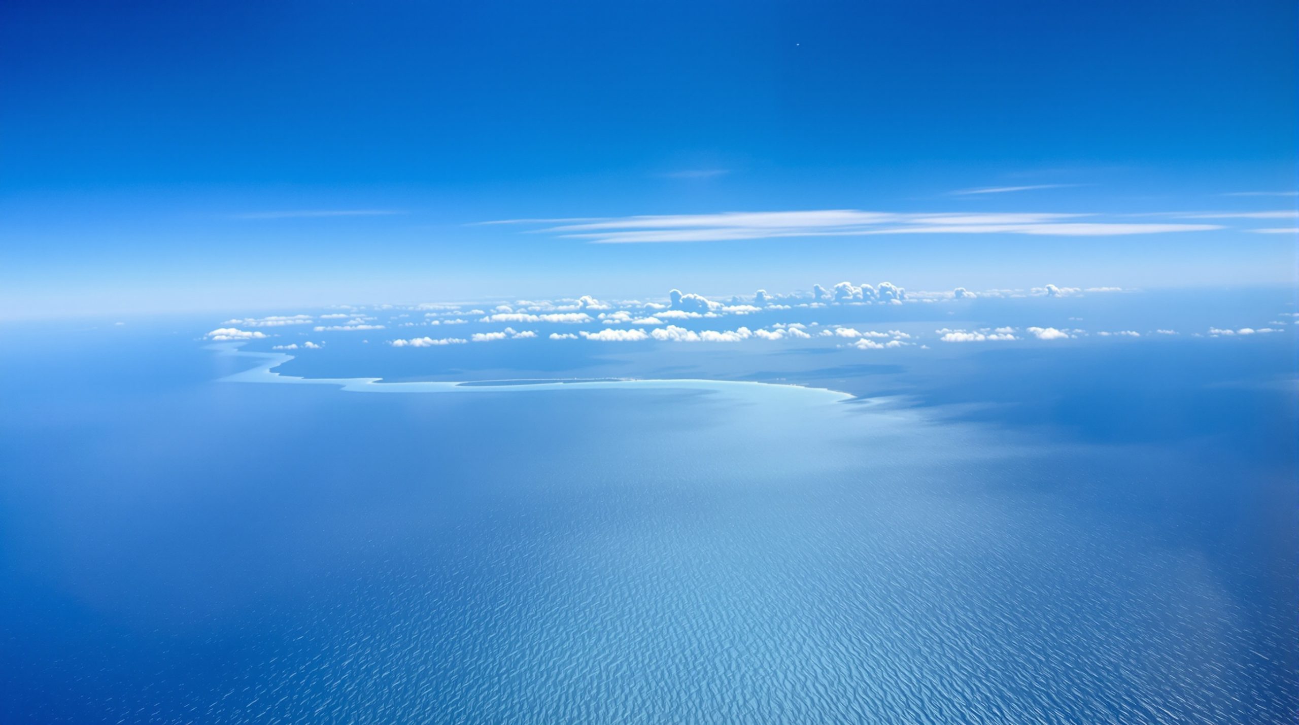 Avion_sur_océan_bleu