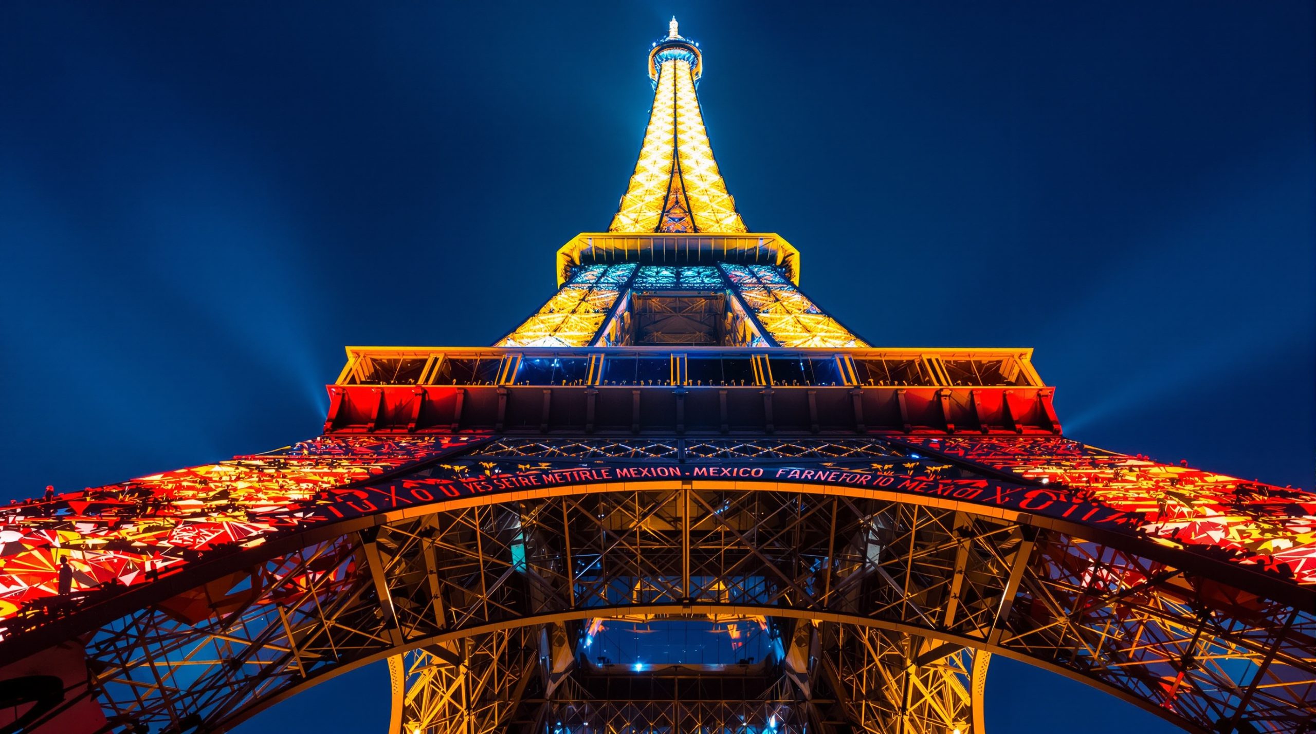 eiffel_mexico_celebration